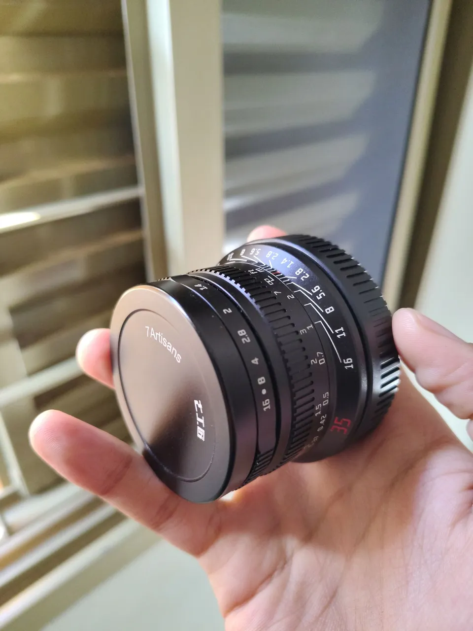 Lente Manual 35mm F1.4 7Artisans para Canon (r100, r10, r50, RP e outras mirrorless)