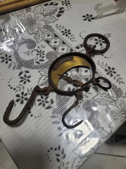 Balança de gancho ou meia lua  antiga: - Foto 2