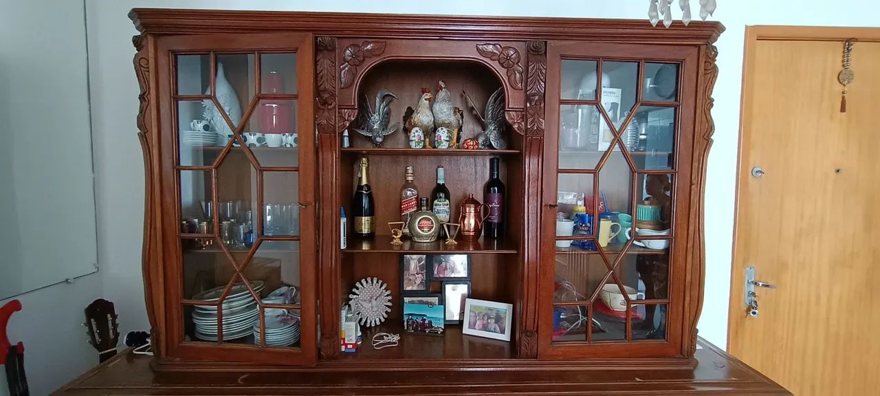 Cristaleira / Buffet antigo madeira maciça - Foto 2