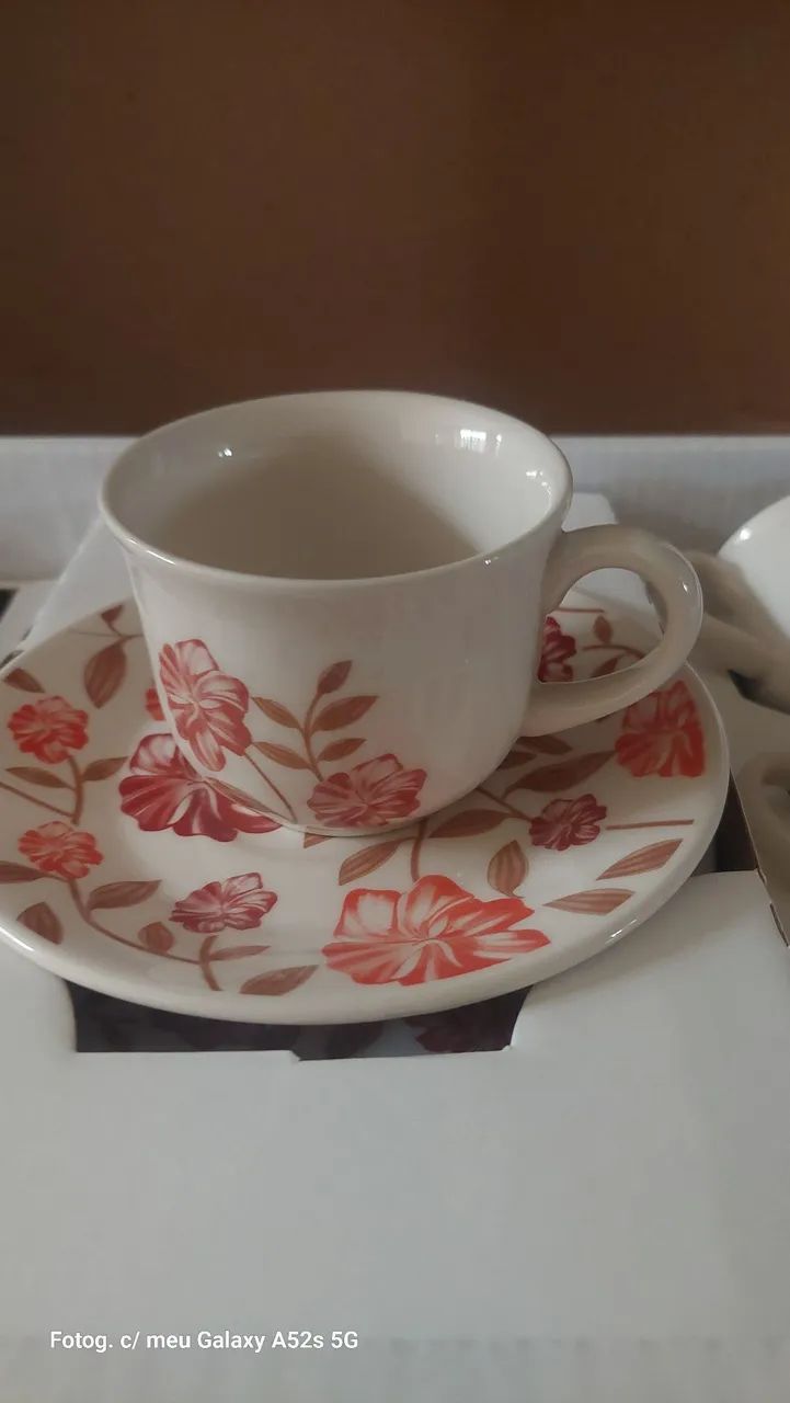 Jogo de xicaras com pires