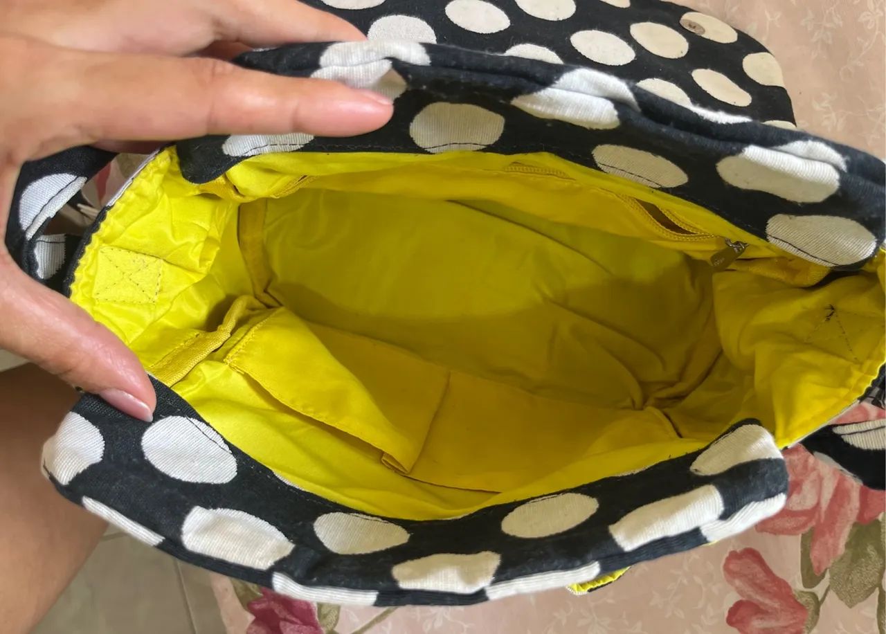 Bolsa de ombro preta com bolinhas branca, da Imaginarium. - Foto 3