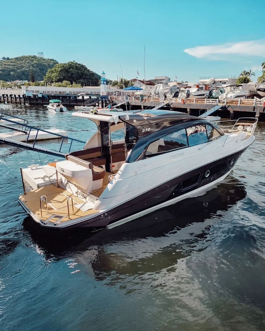Triton 370 HT ano 2020 com 2 x Mercruiser 300 Hp - não Phantom Focker sessa