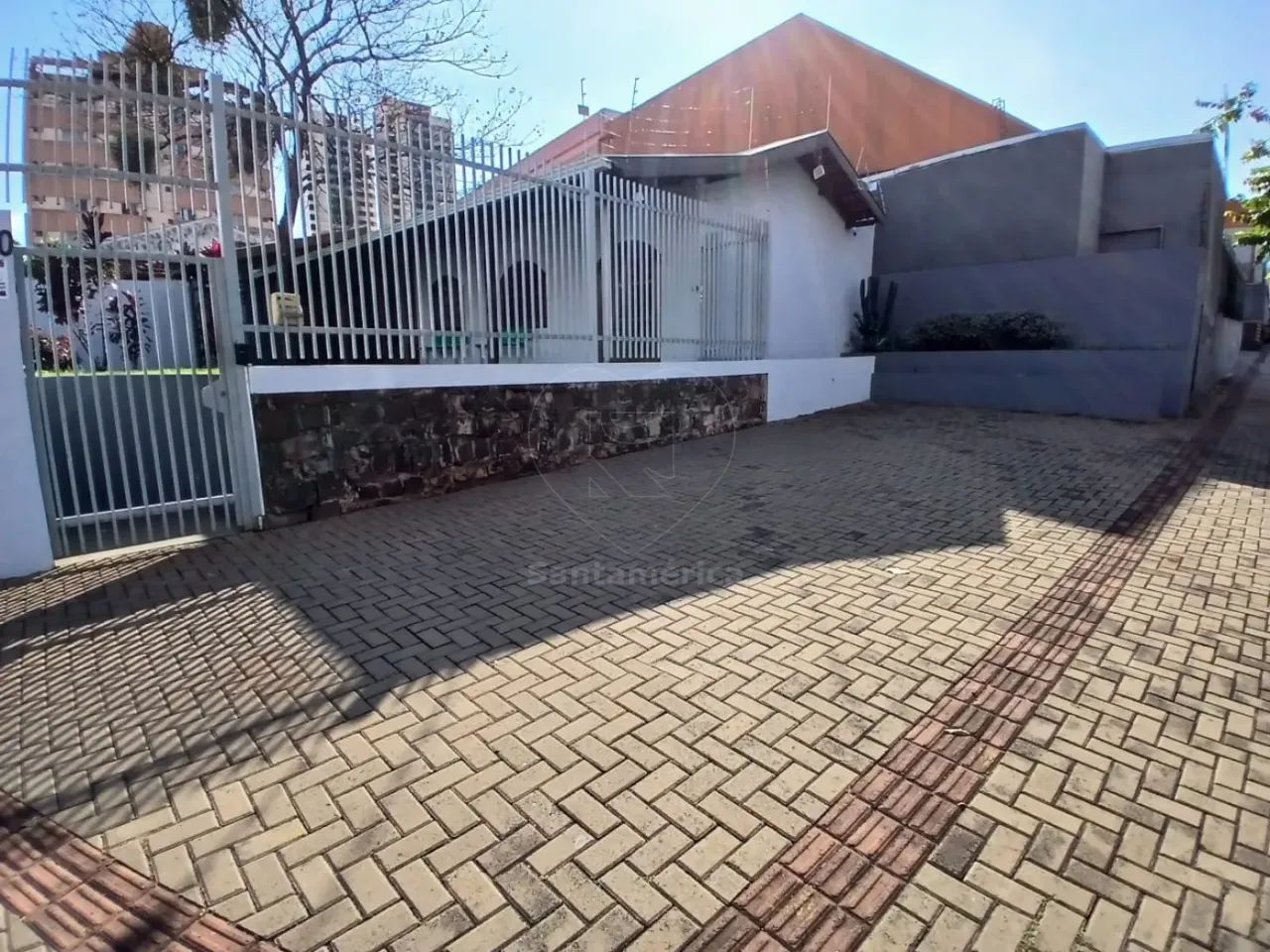 Sala comercial para alugar em casa comercial próxima à Avenida Maringá na Região Central d