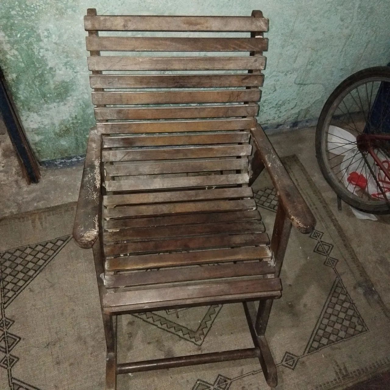 Cadeira de balanço de madeira  - Foto 2