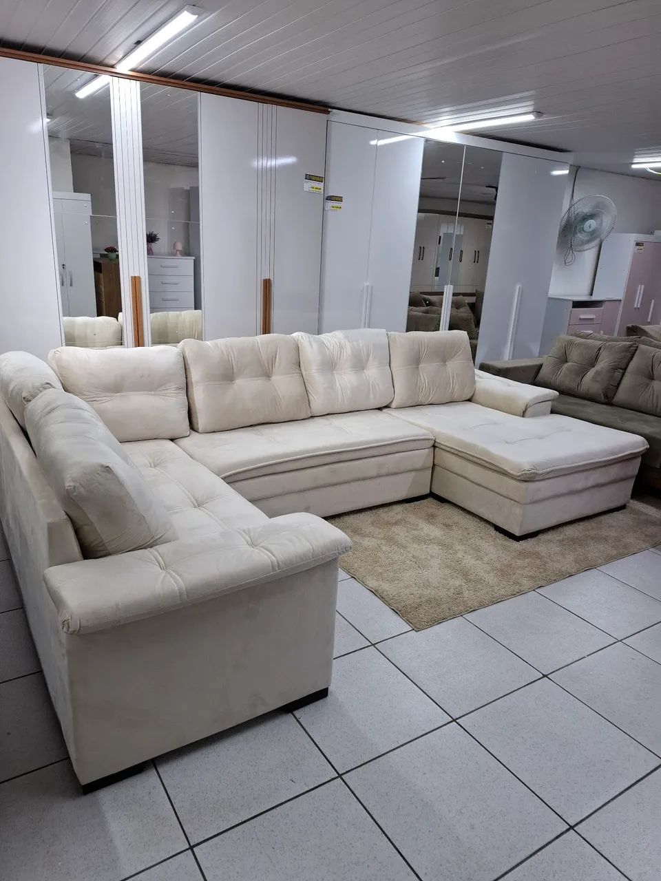 Sofá de Canto Elegante e Confortável