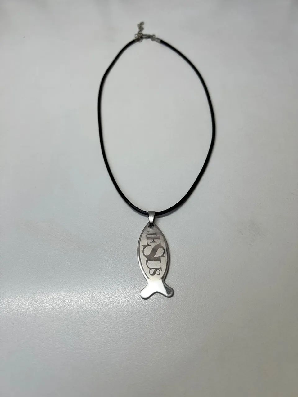 Conjunto de 2 colares com pingentes religiosos 1 pulseira - Foto 2