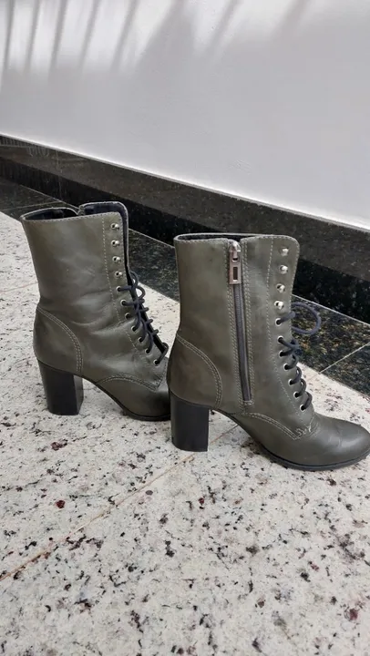 Bota cano médio Shultz