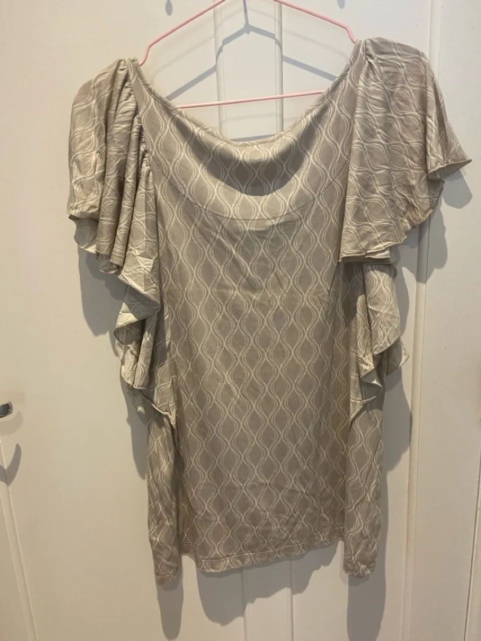 Blusa Elle bege com detalhes em renda macio tecida Nova - Foto 2