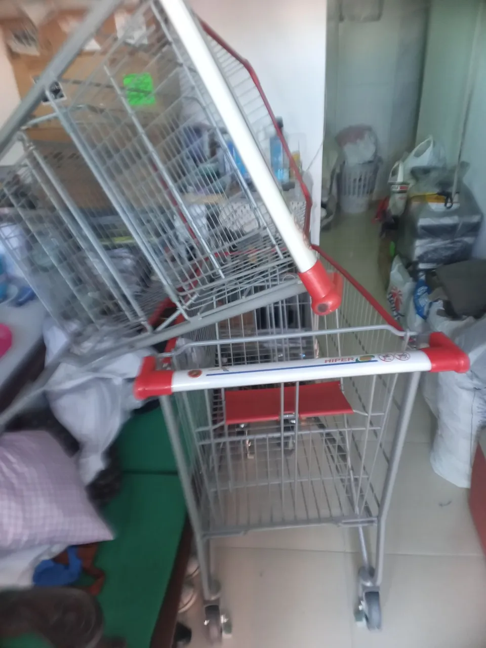 Carrinho de compras em ótimo estado
