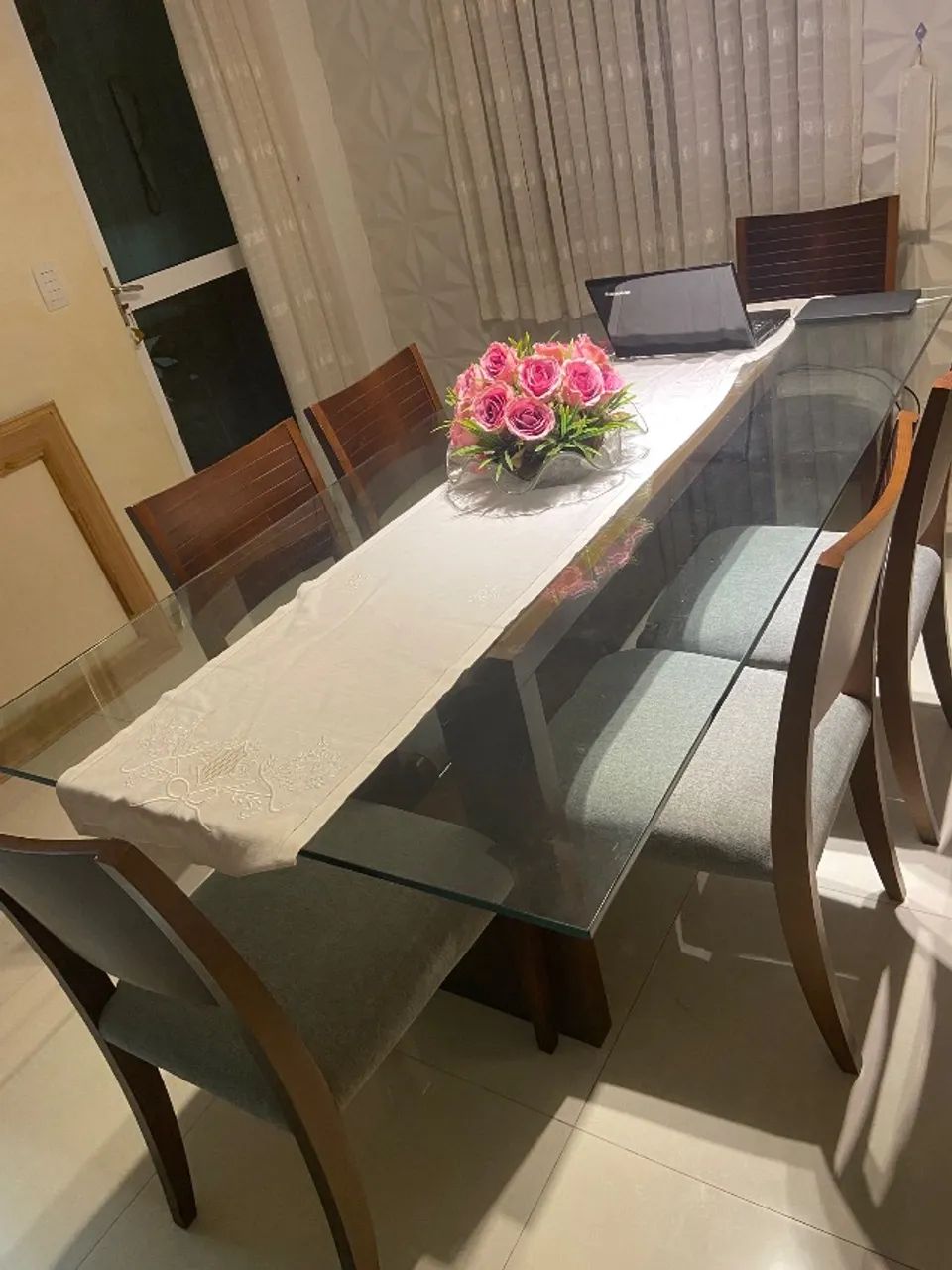 Mesa de jantar com cadeiras 