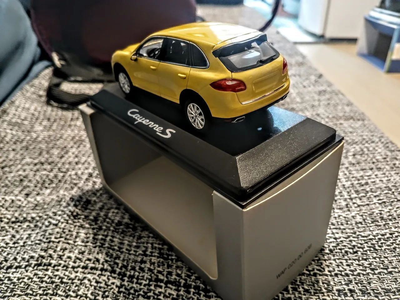 Miniatura Minichamps Porsche Cayenne S 1/43 - Foto 4