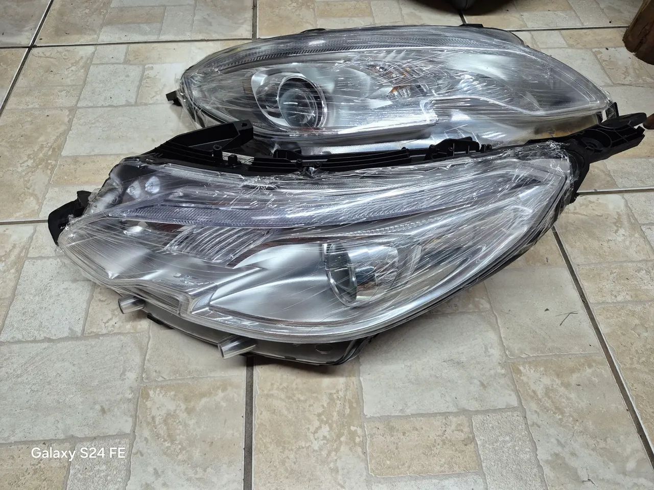 Farol do Peugeot 2008
