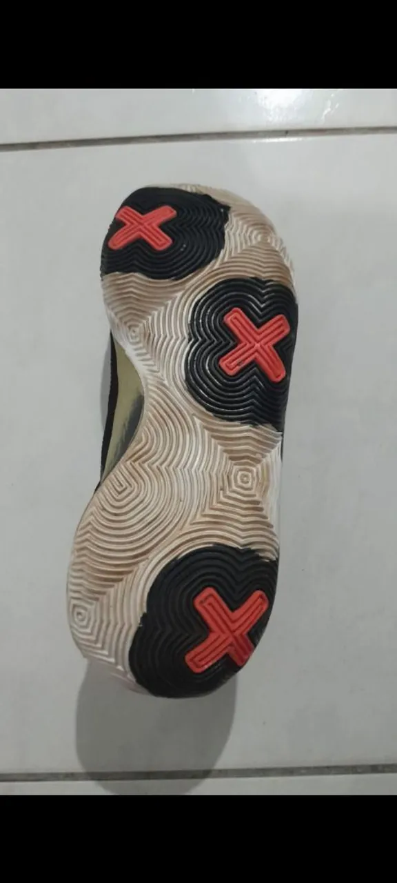 Tênis de volei/basquete under armour buzzer 