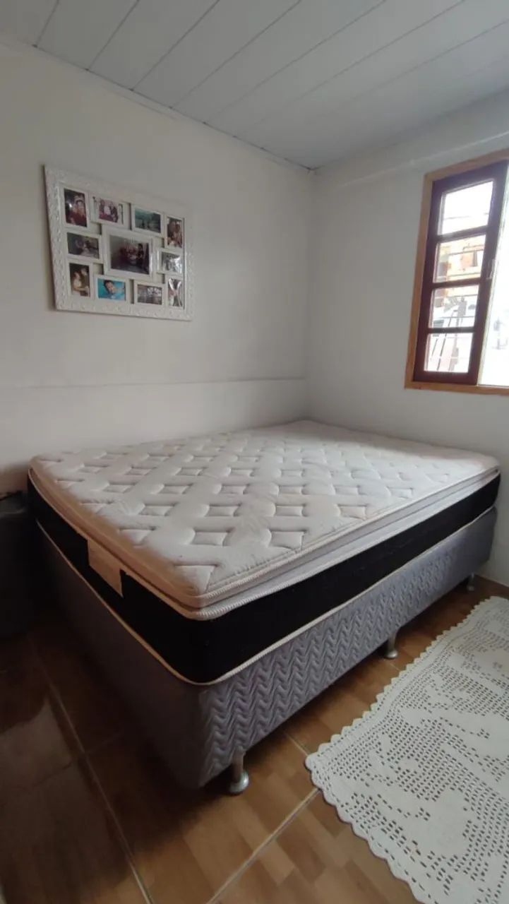 Cama de casal com colchão 