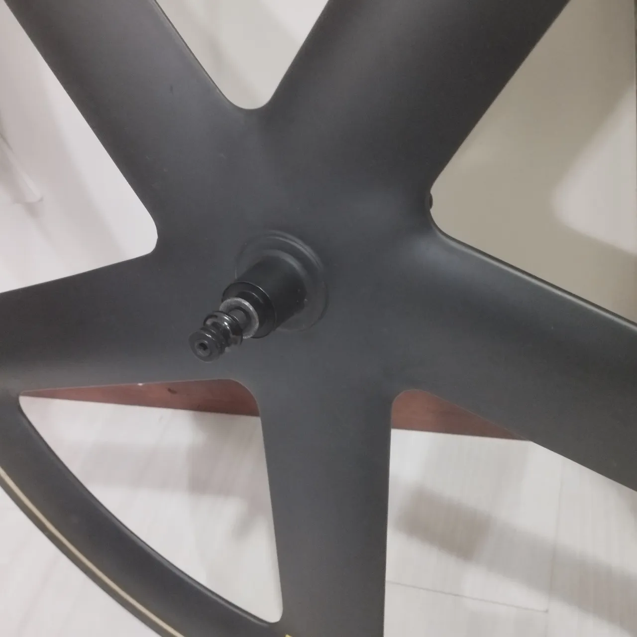 Roda de carbono para bicicleta