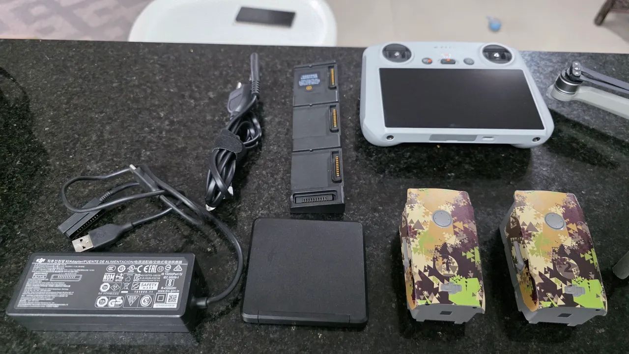 Dji air 2s Anatel + 2 controles sendo 1 com tela rm330 + 3 baterias  - Foto 6