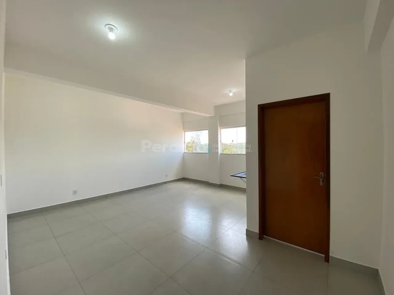 1º e 2º ALUGUEL GRÁTIS! Sala vão livre no Centro de São Sebastião por R$990,00. TAXA DE IP