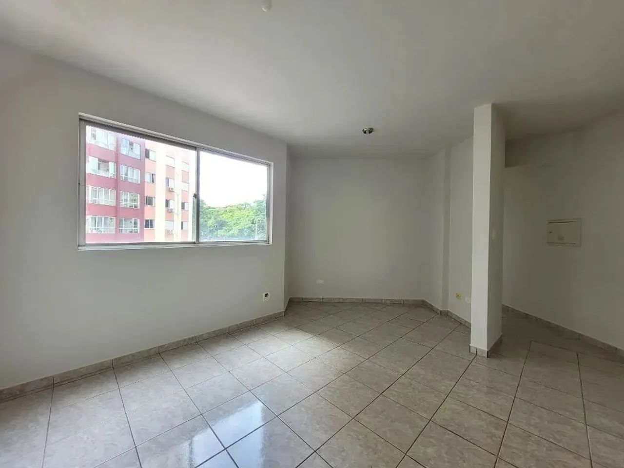Apartamento para alugar em Maringá, Chácara Paulista, com 3 quartos, com 75.95 m², Vera Re - Foto 2