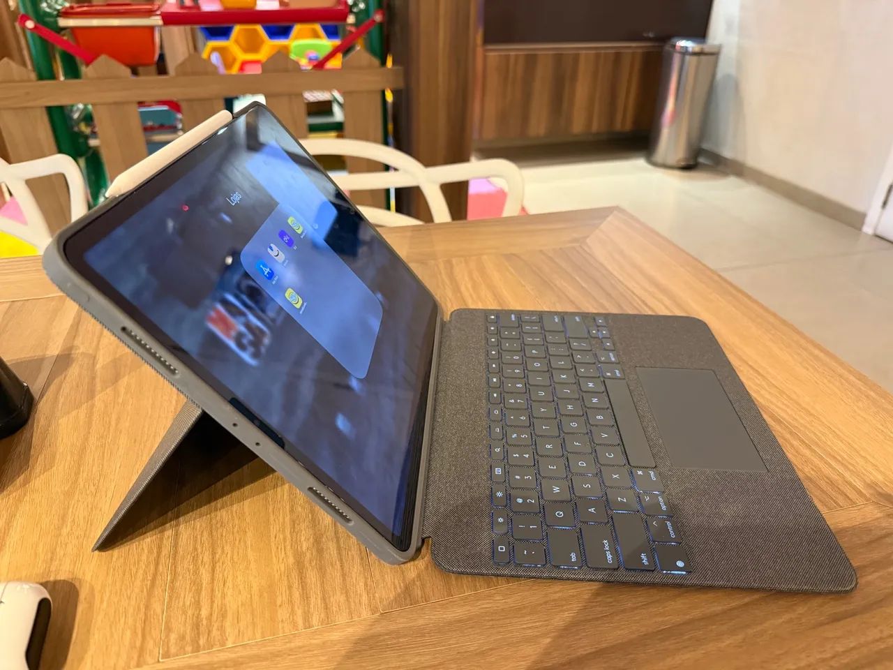 IPad Pro 12.9 M2 6Gen, 128GB + Capa Logitech + Apple Pencil 2Gen - Foto 2