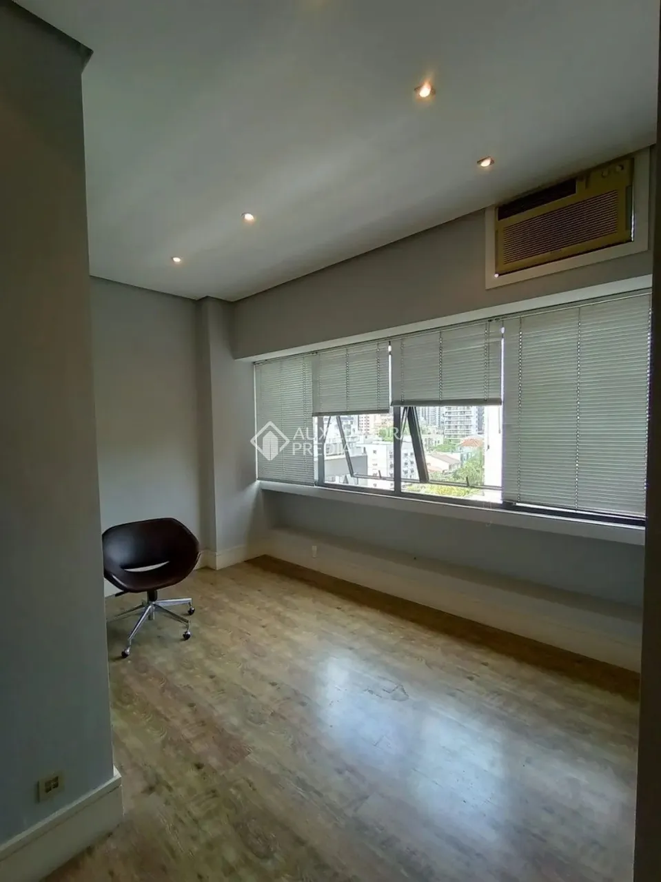Sala comercial semi mobiliada