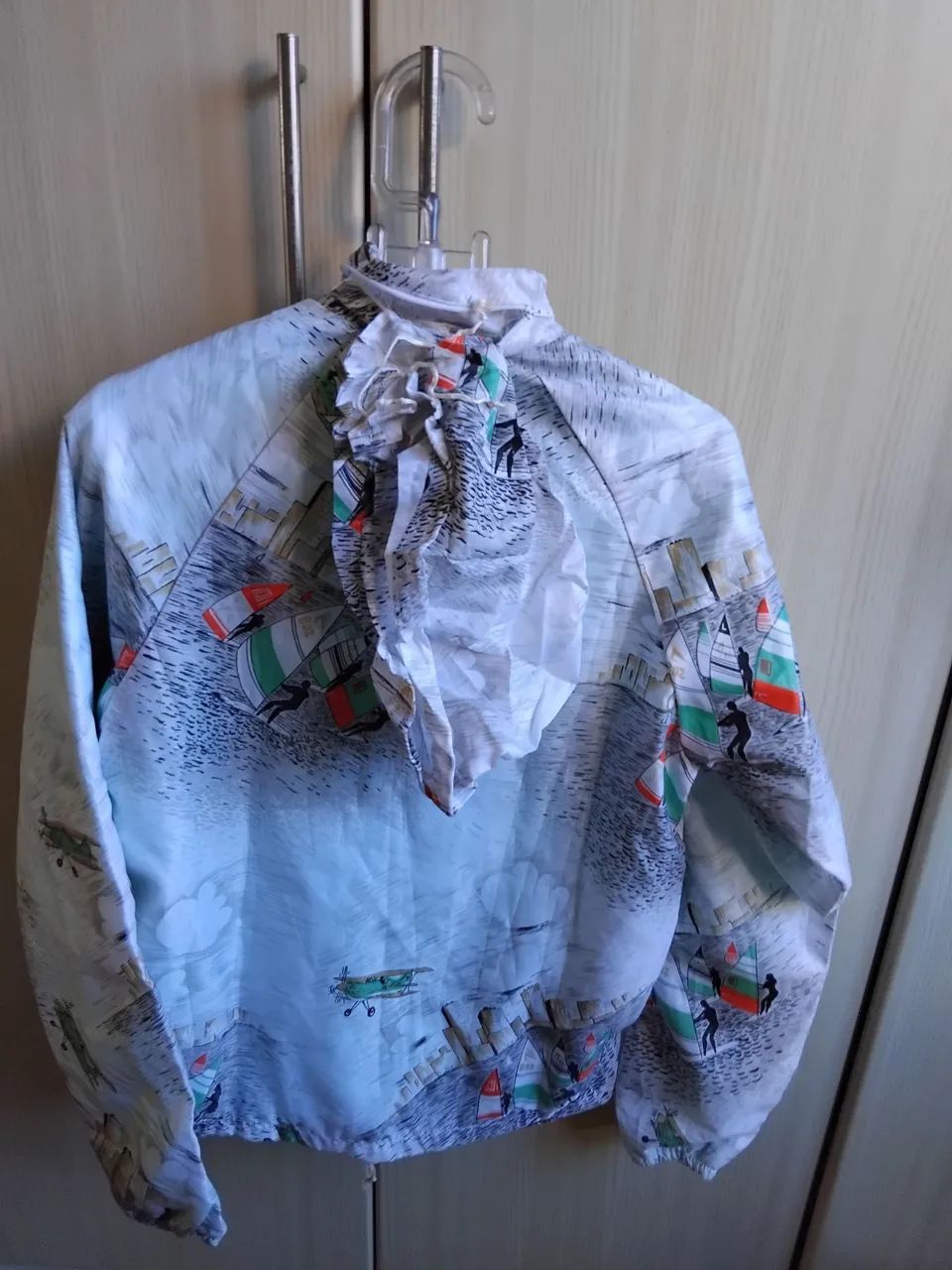 Casaco Infantil capuz forro pelúcia.  Estilo náutico  - Foto 4