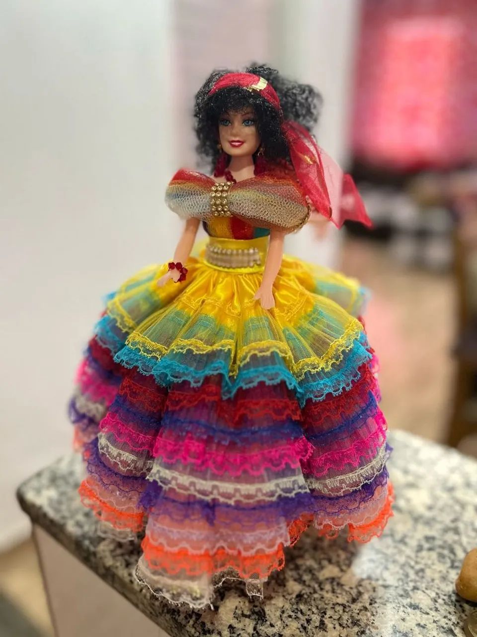 Boneca Barbie em vestido de festa - Foto 3