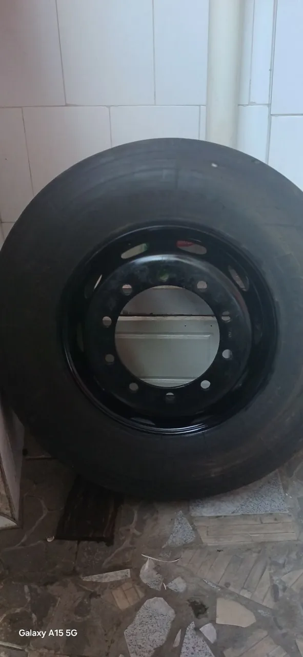 Pneu pra carreta e aro 295/80R22.5