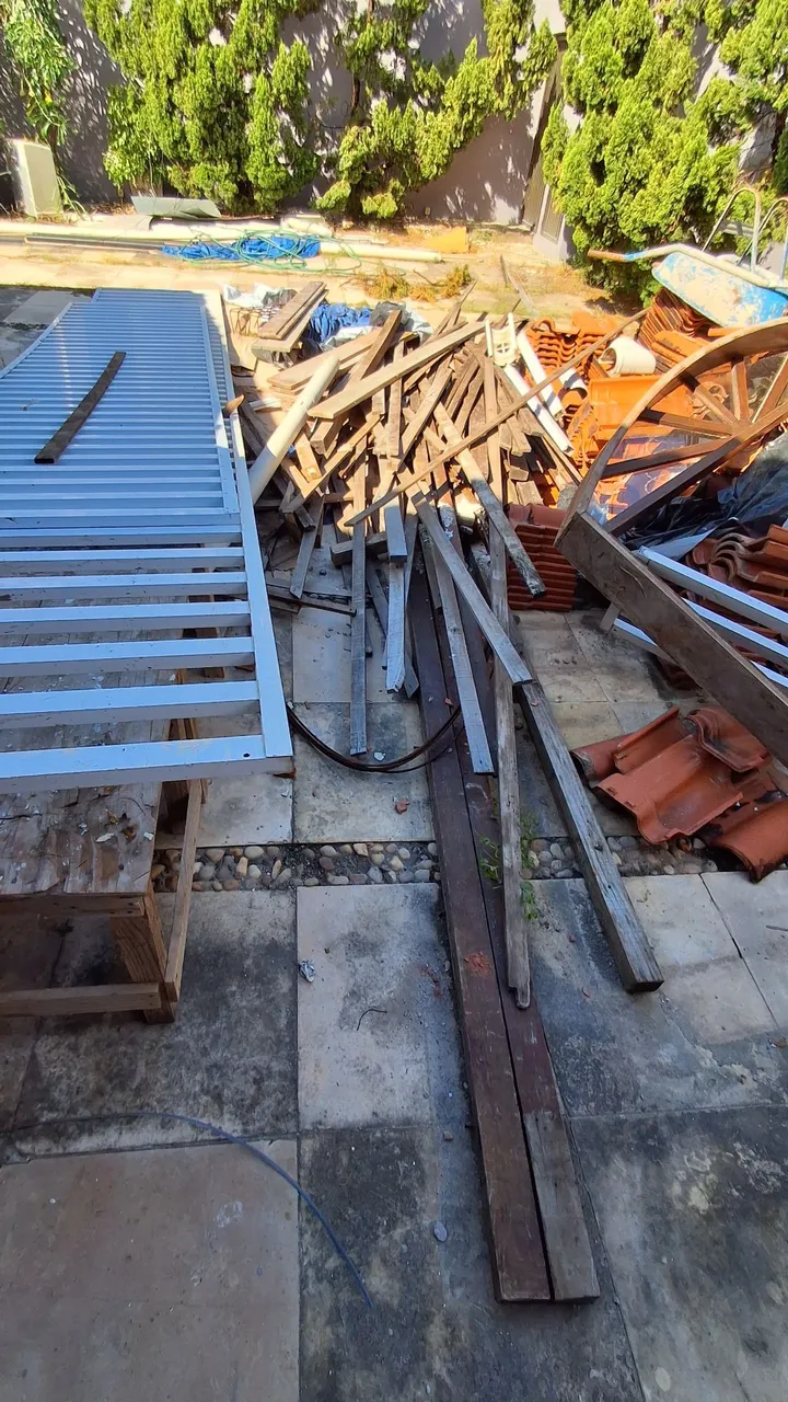Materiais de Construção - Madeira, Telhas e Outros