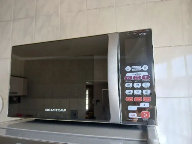 Microondas Brastemp 30 litros, em inox, voltagem 127.
