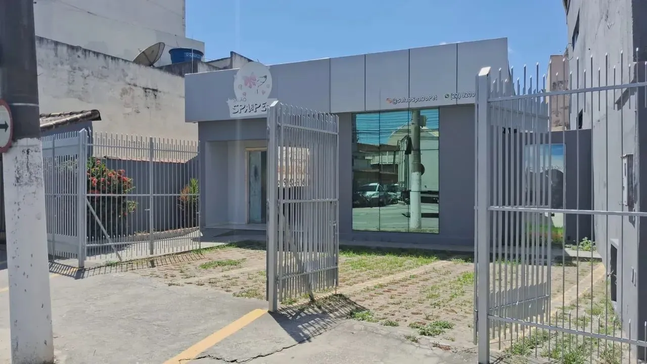 Casa comercial para locação em Macaé/RJ, Centro, 4 Salas [2 c/ lavabo] e 3 vagas de estaci