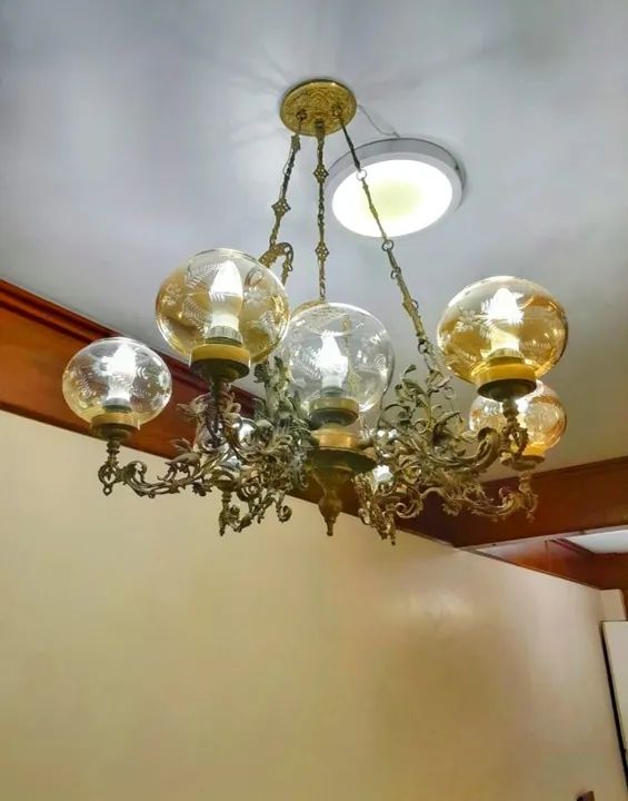 **04 LINDOS LUSTRES ESTILO COLONIAL EM BRONZE PARA O HALL DE EDIFICIOS**