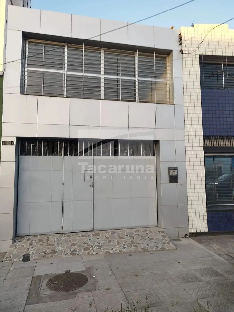 Casa comercial para venda, localizada na avenida, no bairro de Casa Forte, Recife/PE.