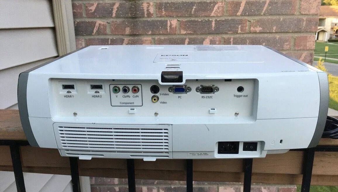 Projetor Epson 8350- LÂMPADA NOVA - ACOMPANHA TELA DE PROJEÇÃO - Foto 3