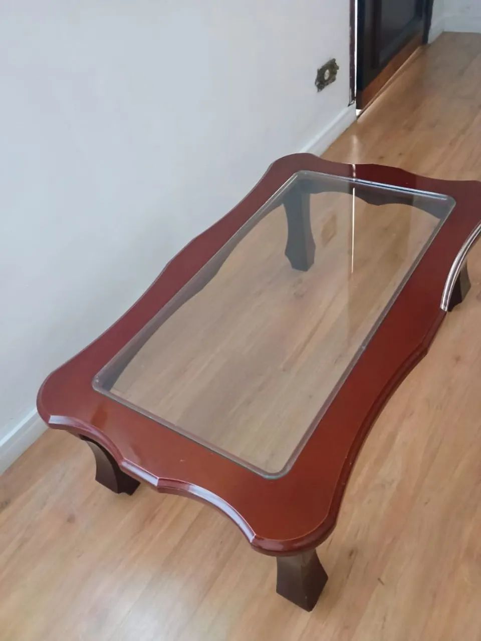 Mesa de Centro em Madeira com Tampo de Vidro - Foto 2