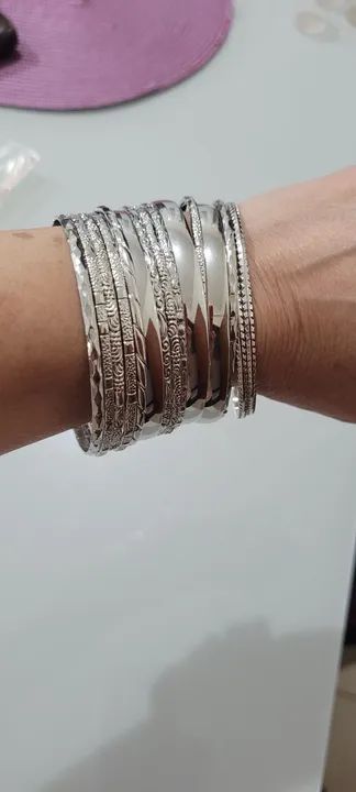 Conjunto de Pulseiras Prateadas
