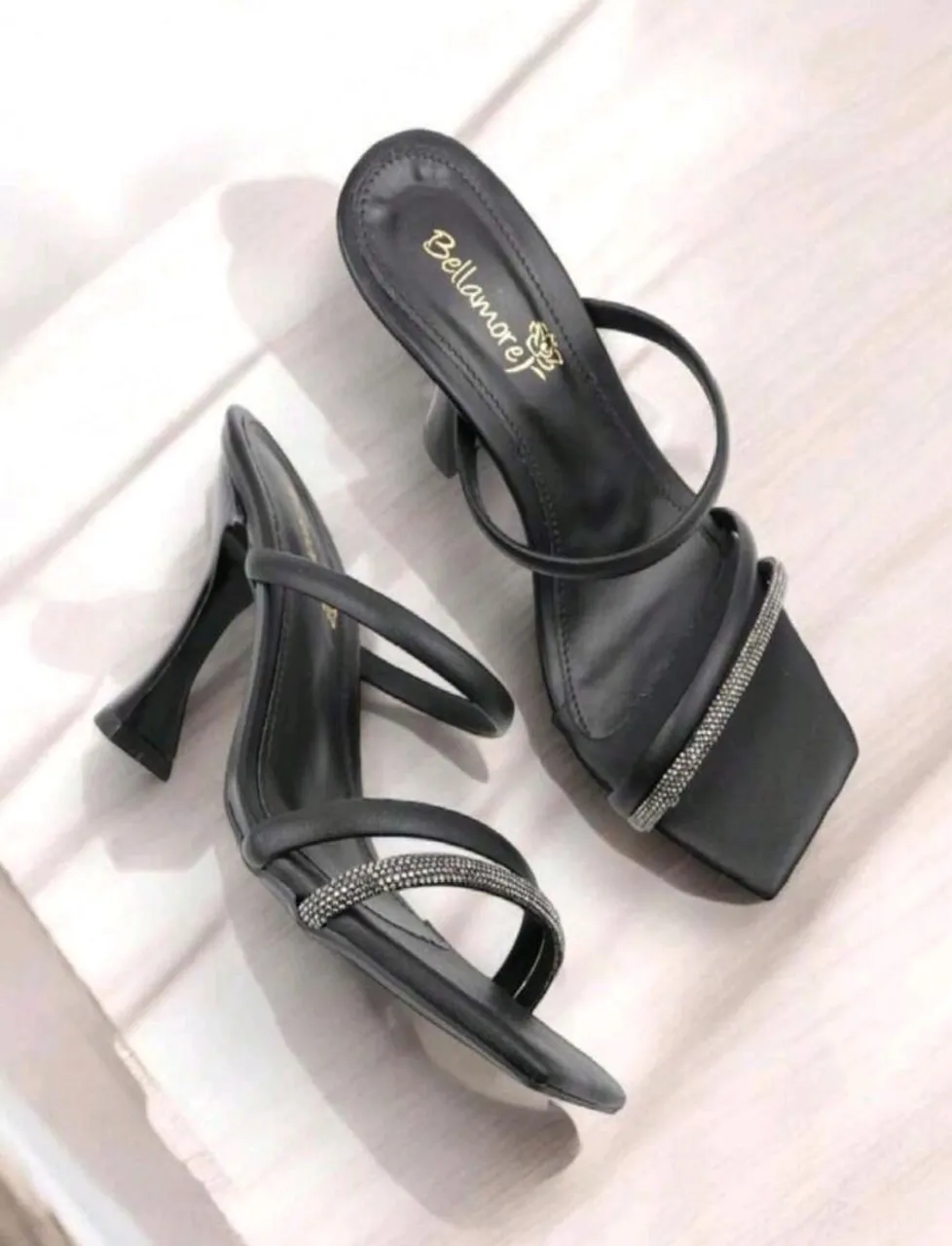 Sandália Salto Bellamore Preta Strass