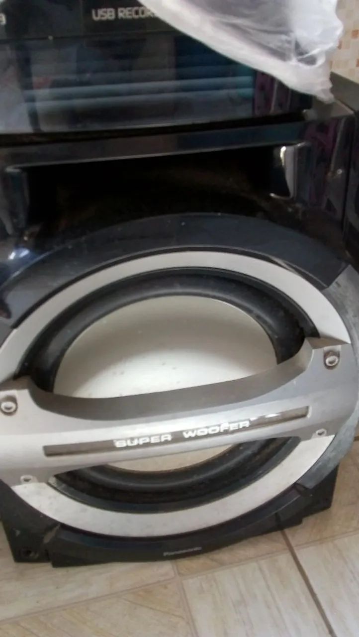 Caixa de Som Panasonic com Super Woofer