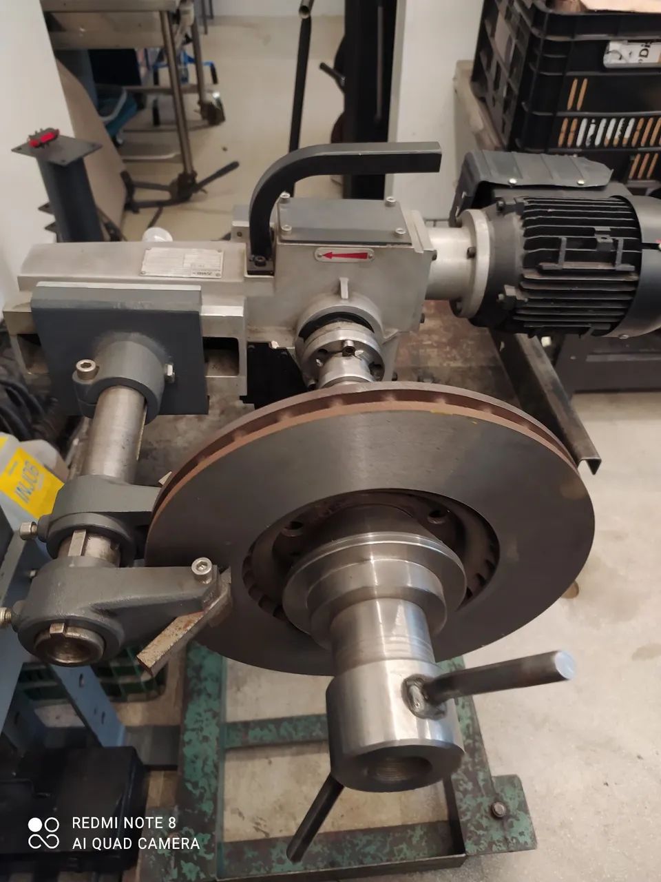 Máquina de retificar discos de freio