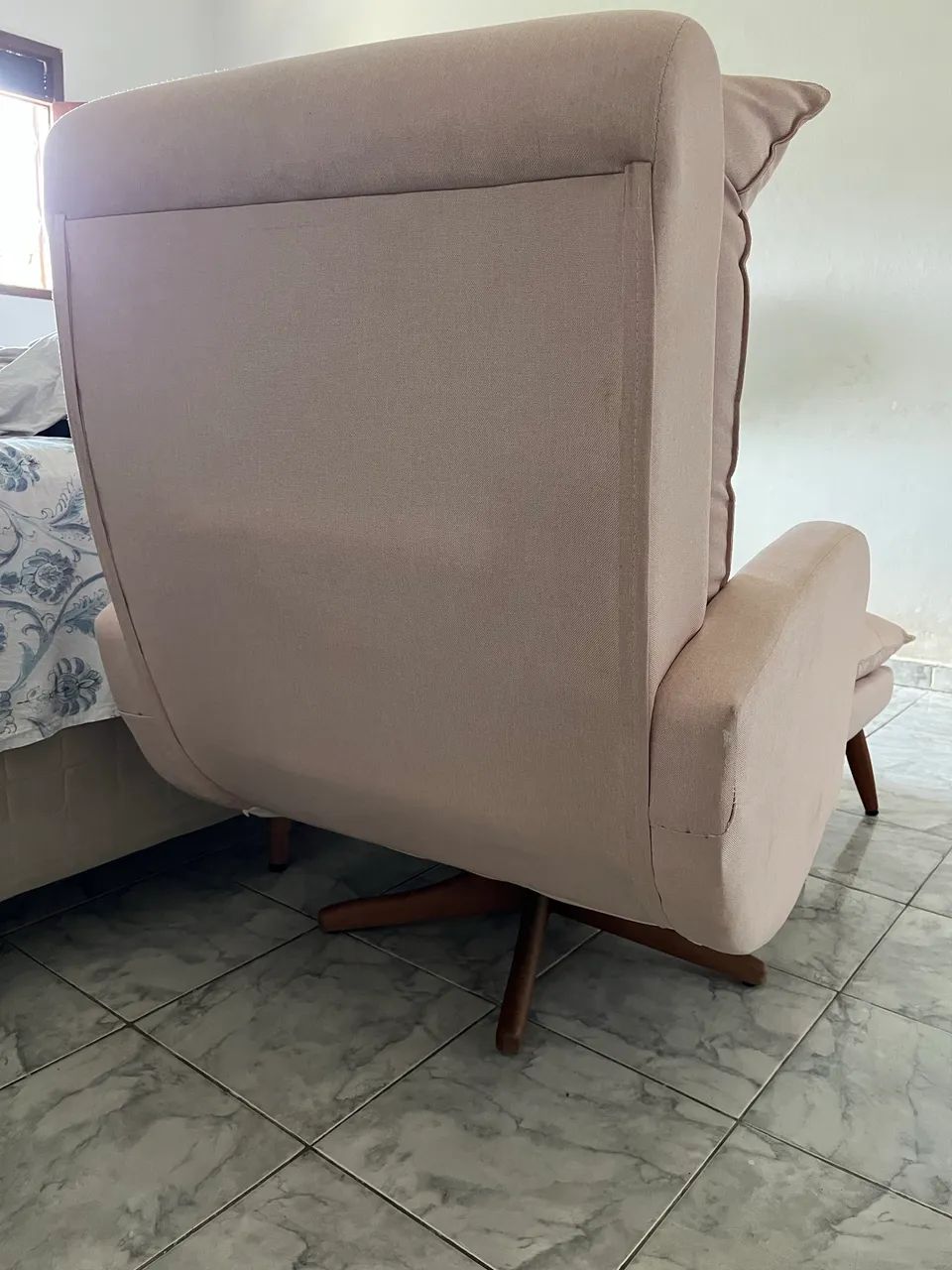 Poltrona Amamentação Clarice Rosé com Puff - Foto 3