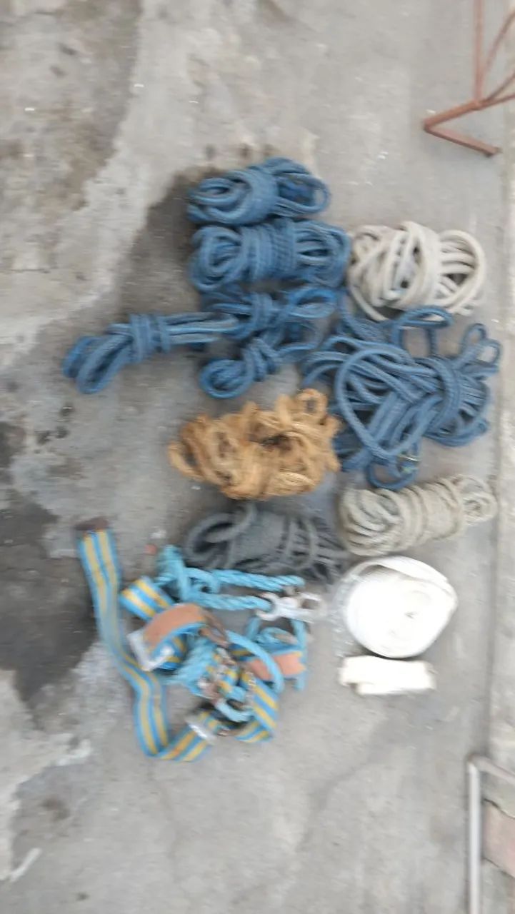 Varias ferramntas de obras.
