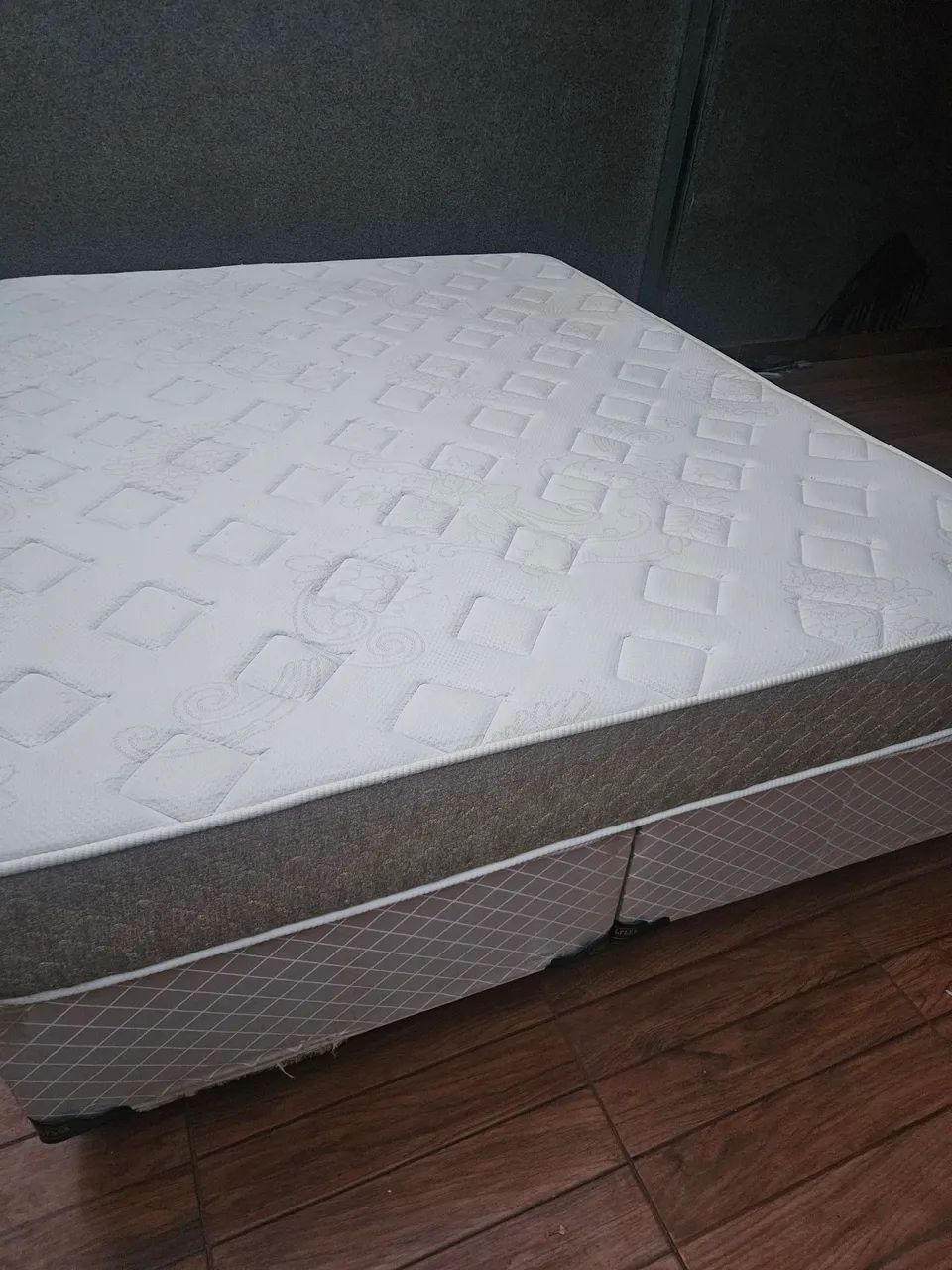 Cama Box Queen 