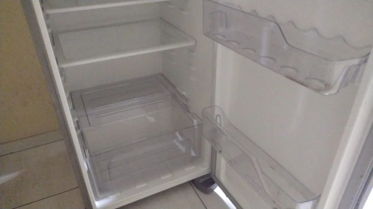 Geladeira inox ELETROLUX  - Foto 2