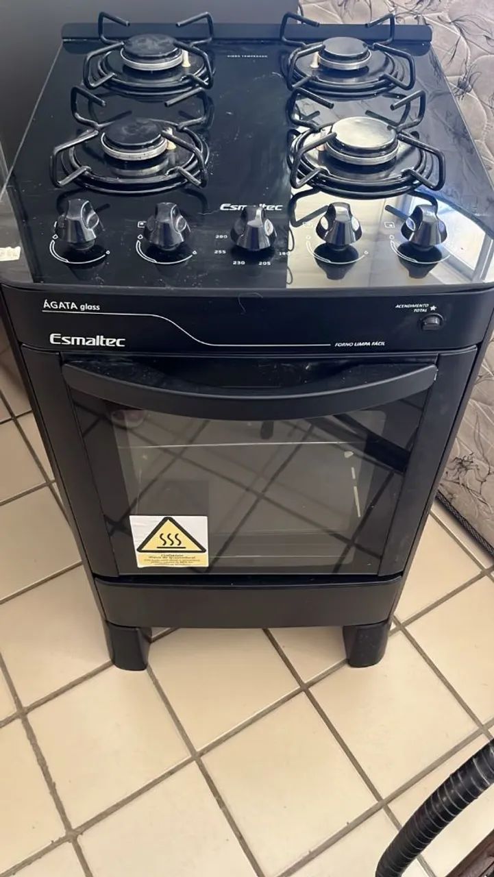 Fogão Esmaltec preto praticamente zero
