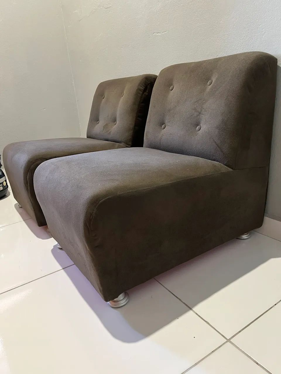 Par de Poltronas em Suede Marrom - Foto 3
