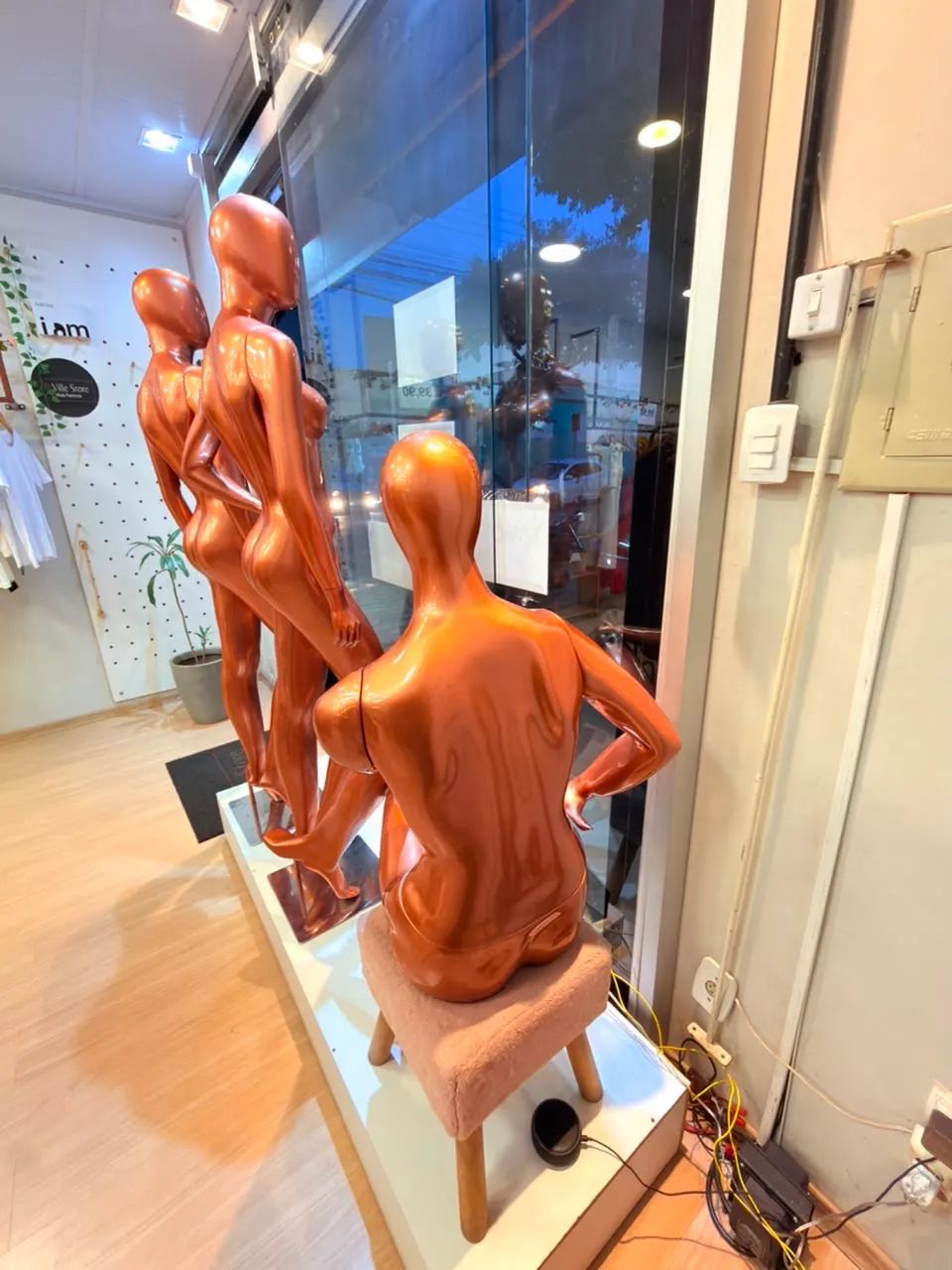 Conjunto com 3 Manequins Femininos  - Foto 4