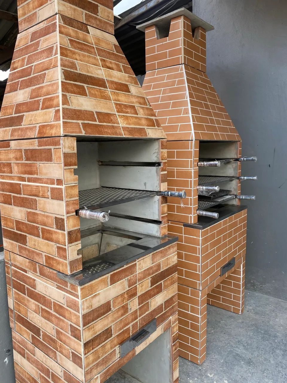 Churrasqueira pré-moldada disponível 