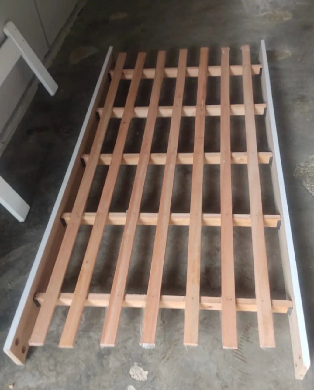 Cama de solteiro semi nova 