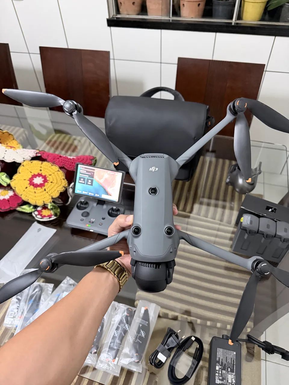 SOMENTE O DRONE DJI MAVIC 4 PRO CREATOR - IMPECÁVEL  