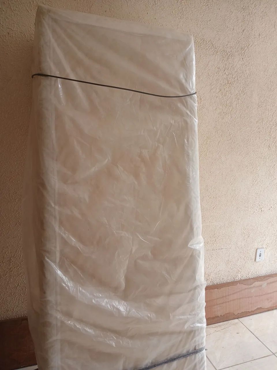 Vendo essa base de solteiro 