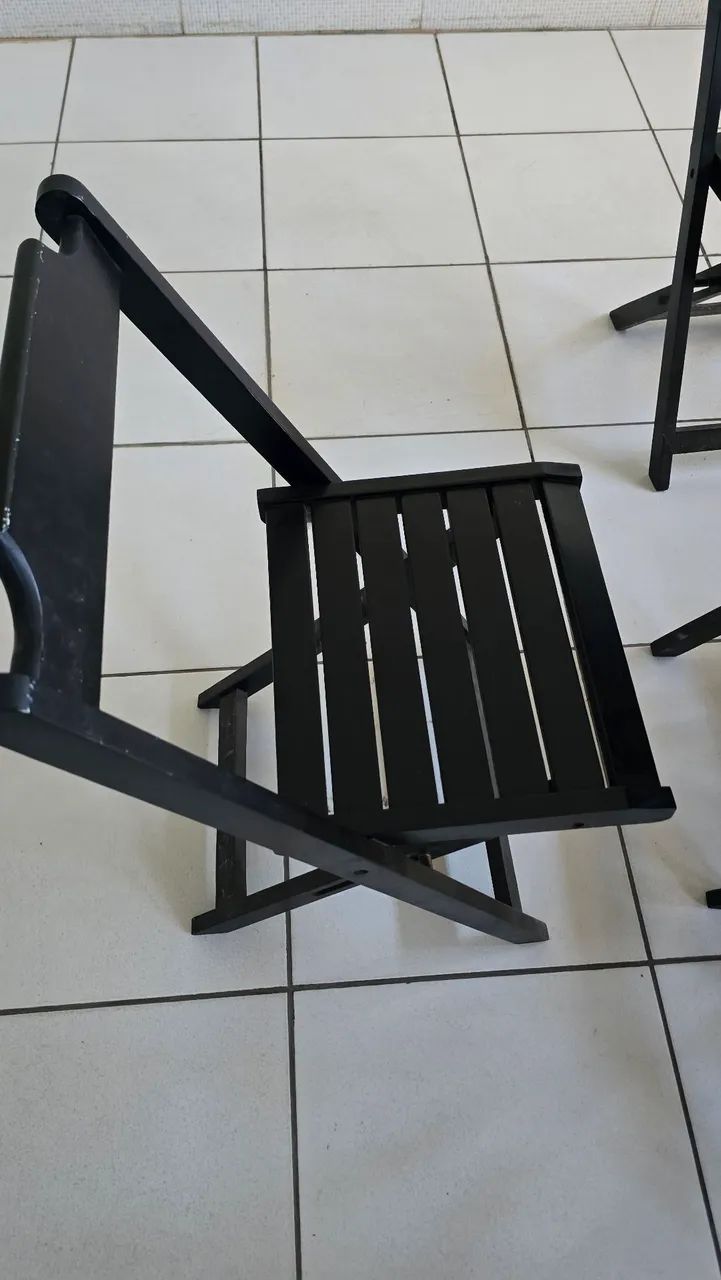 Mesa de madeira com 4 cadeiras - Foto 3
